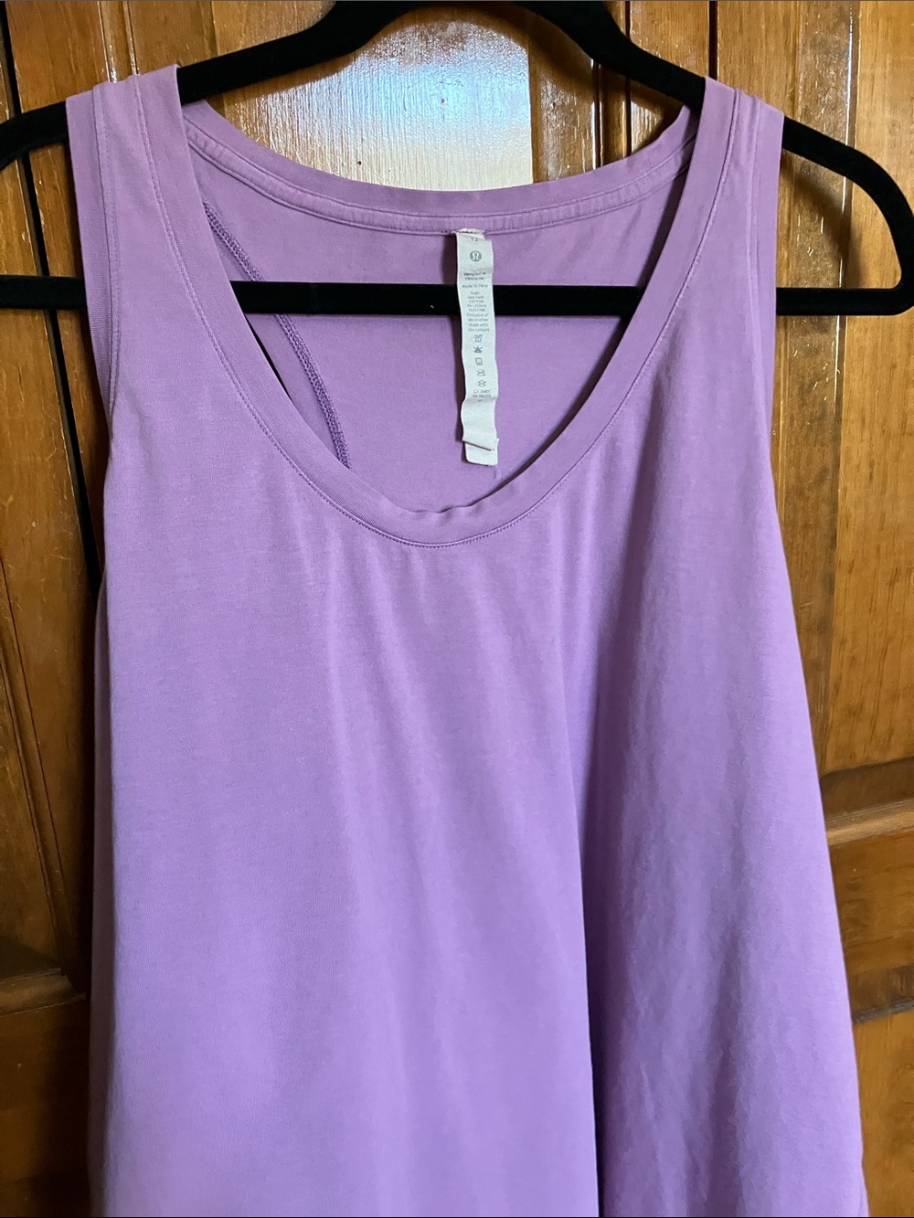 Women's Lavender Lululemon Scoop Neck Tank- IT IS THE COLOR OF the 1st/2nd pic!